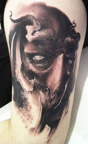 Ugly Alien Tattoo On Muscles