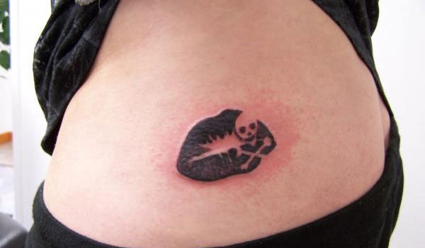 Black Lip Kiss & Skull Tattoo